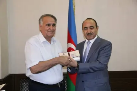Prezident Rəsulzadənin nəvəsini təltif etdi