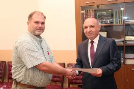 Yeni dini icmalara şəhadətnamələr təqdim edilib