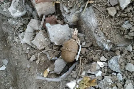 Sabunçu rayonunda yaşayış yerindən əl qumbarası aşkarlanıb - FOTO FAKT