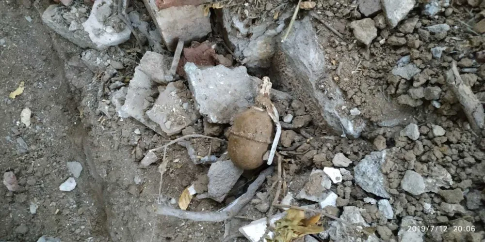 Sabunçu rayonunda yaşayış yerindən əl qumbarası aşkarlanıb - FOTO FAKT