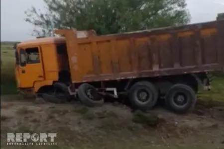 Neftçalada yük maşını qəzaya uğrayıb, 1 nəfər xəsarət alıb - -FOTO