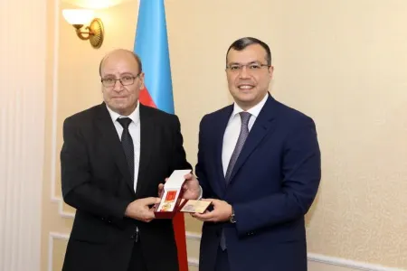 Nazir təltif edilmiş əməkdaşlara vəsiqələr və medalları təqdim etdi