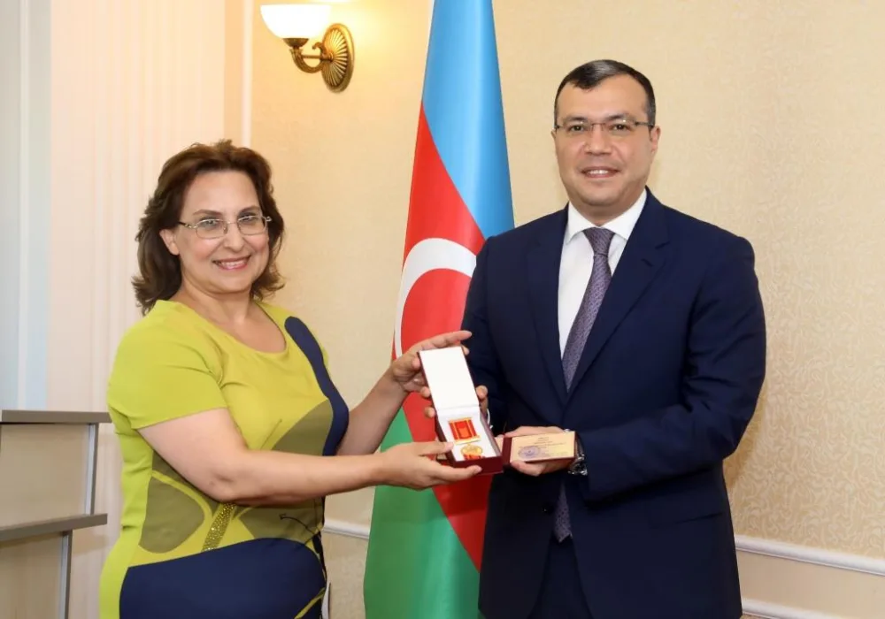Nazir təltif edilmiş əməkdaşlara vəsiqələr və medalları təqdim etdi