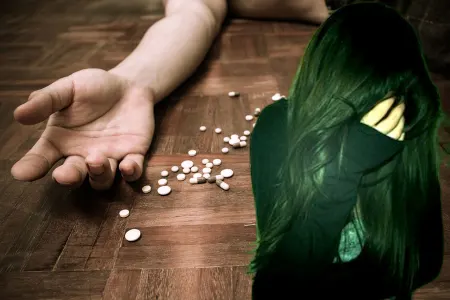 Nişanlısından ayrıldı, özünü öldürdü – - BAKIDA İNTİHAR