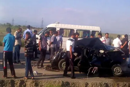 Ağır yol qəzasında sürücü qolundan oldu