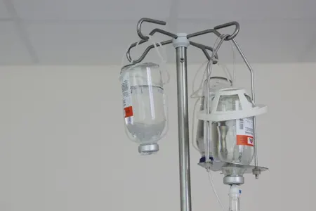 80 nəfər satış aparatlarından aldığı qidadan zəhərlənib - Moskvada