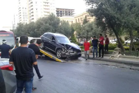 Bakıda xəsarətlə nəticələnən yol-nəqliyyat hadisəsi baş verib
