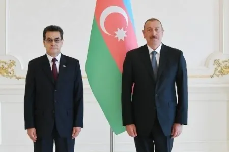 İlham Əliyev yeni səfirlərin etimadnaməsini qəbul etdi - FOTO