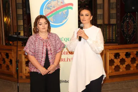 Qənirə Paşayeva jurnalistləri TƏBRİK ETDİ - FOTOLAR - VİDEO