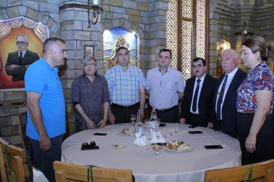 Qənirə Paşayeva jurnalistləri TƏBRİK ETDİ - FOTOLAR - VİDEO