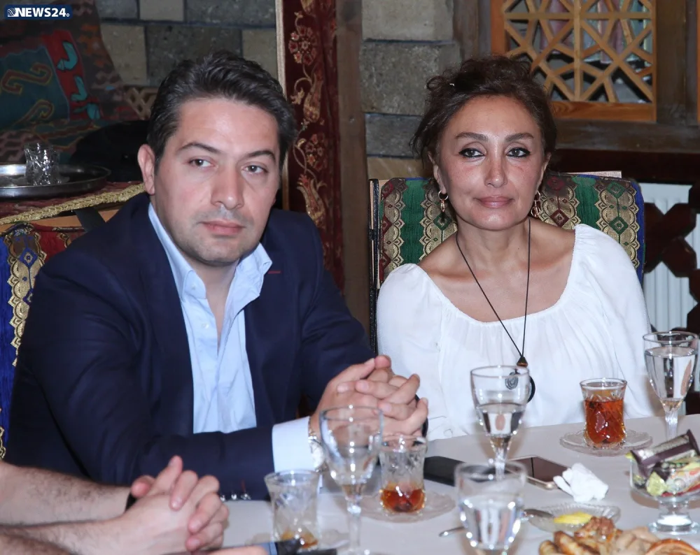 Qənirə Paşayeva jurnalistləri TƏBRİK ETDİ - FOTOLAR - VİDEO