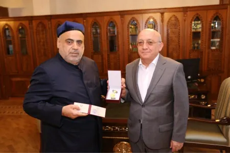 Allahşükür Paşazadəyə medal verildi - FOTO