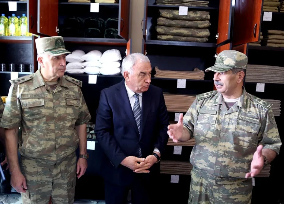 Zakir Həsənov cəbhədə: Aprel şəhidinin ailəsi ilə görüşdü - FOTO - VİDEO