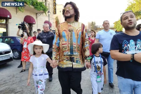 Filipp Kirkorov İÇƏRİŞƏHƏRDƏ - FOTOLAR - VİDEO