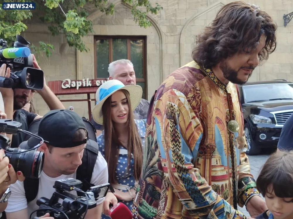 Filipp Kirkorov İÇƏRİŞƏHƏRDƏ - FOTOLAR - VİDEO
