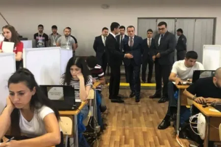 Təhsil naziri yüksək nəticə göstərən müəllimlərlə görüşüb