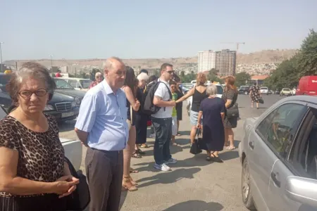 Səbail meydanında yollar bağlandı – - Taksi sürücüləri fürsətdən istifadə edir - FOTO - VİDEO