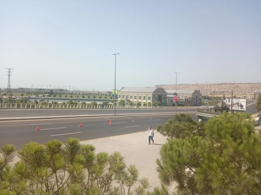 Səbail meydanında yollar bağlandı – - Taksi sürücüləri fürsətdən istifadə edir - FOTO - VİDEO