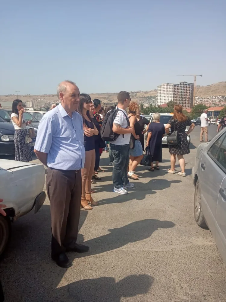 Səbail meydanında yollar bağlandı – - Taksi sürücüləri fürsətdən istifadə edir - FOTO - VİDEO