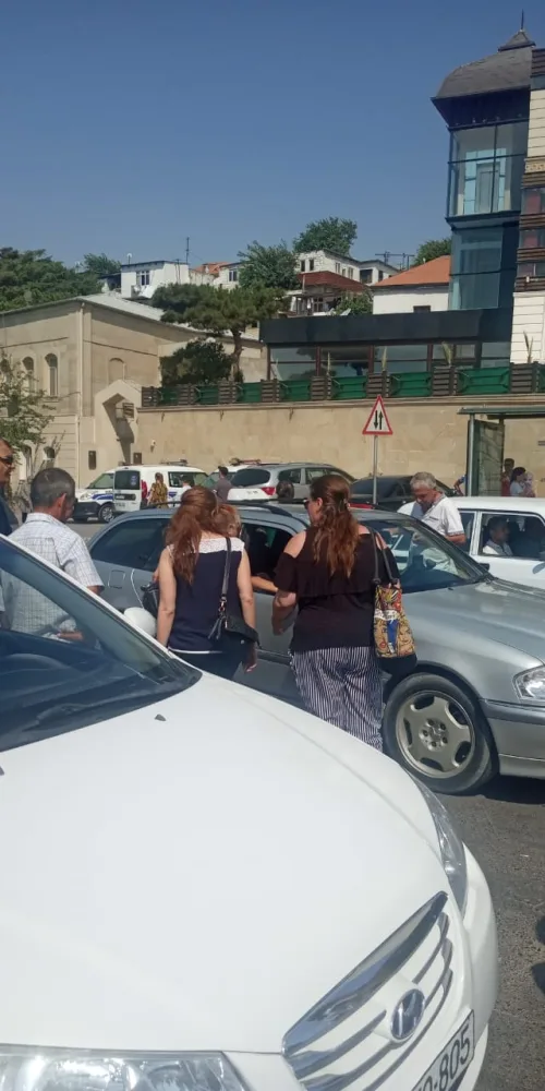 Səbail meydanında yollar bağlandı – - Taksi sürücüləri fürsətdən istifadə edir - FOTO - VİDEO
