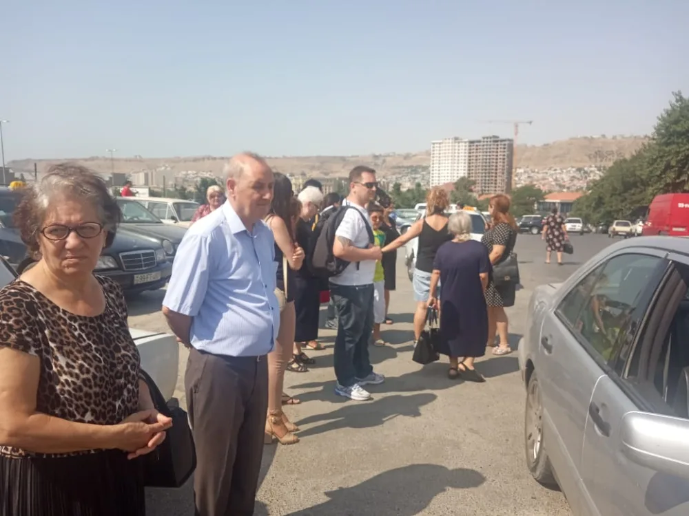 Səbail meydanında yollar bağlandı – - Taksi sürücüləri fürsətdən istifadə edir - FOTO - VİDEO