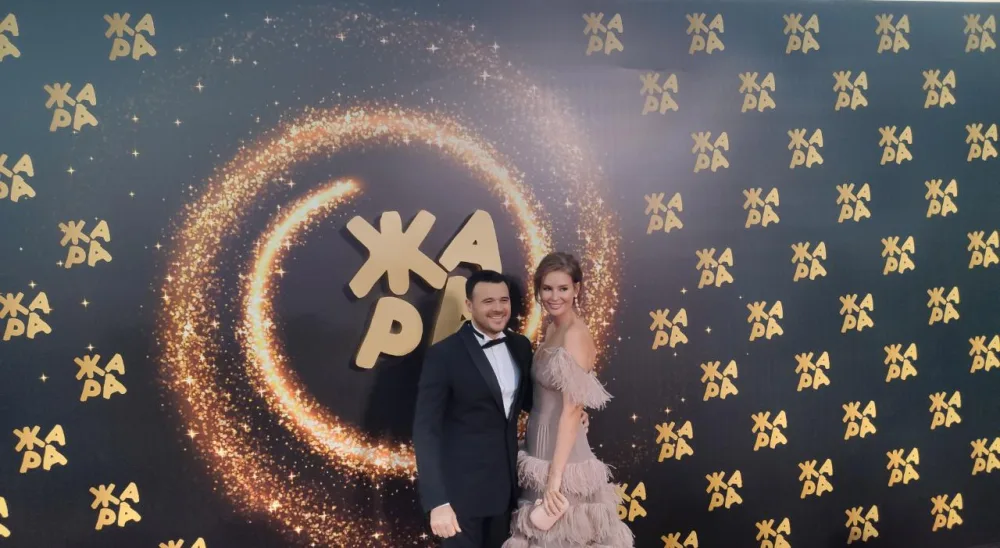 Emin Ağalarov həyat yoldaşı ilə - QIZMIZI XALÇADA - FOTO