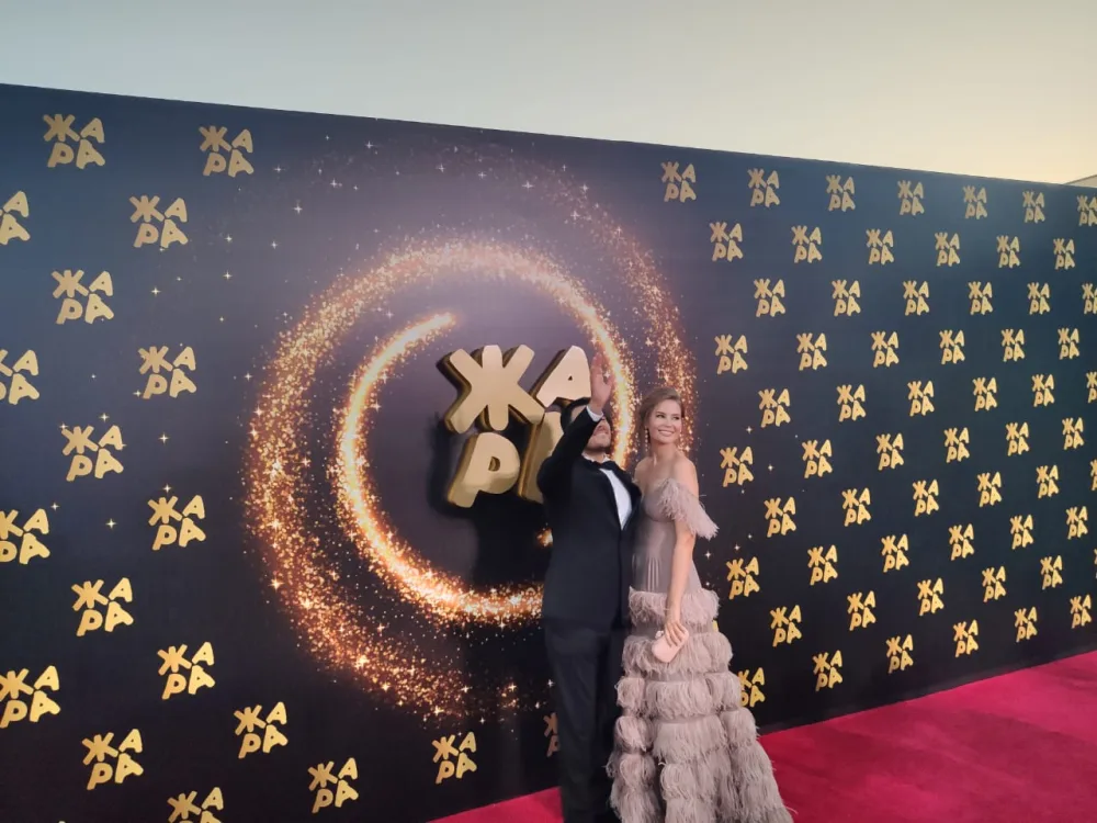 Emin Ağalarov həyat yoldaşı ilə - QIZMIZI XALÇADA - FOTO