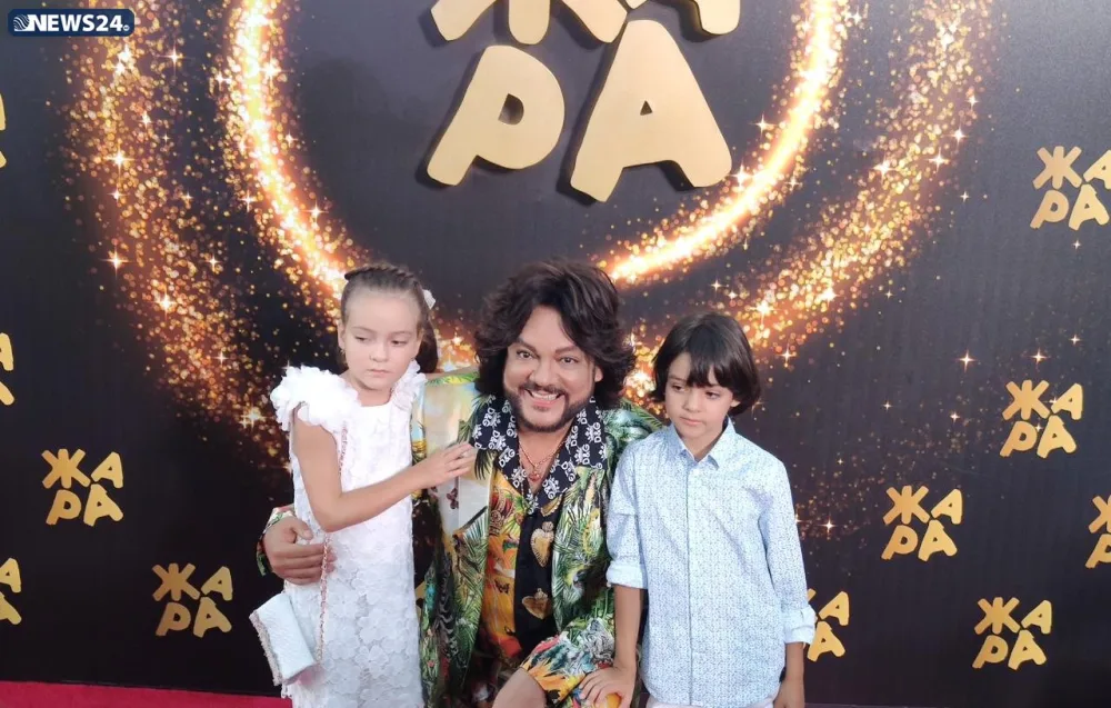 "Jara" nın qırmızı xalçasında baş verənlər - FOTO