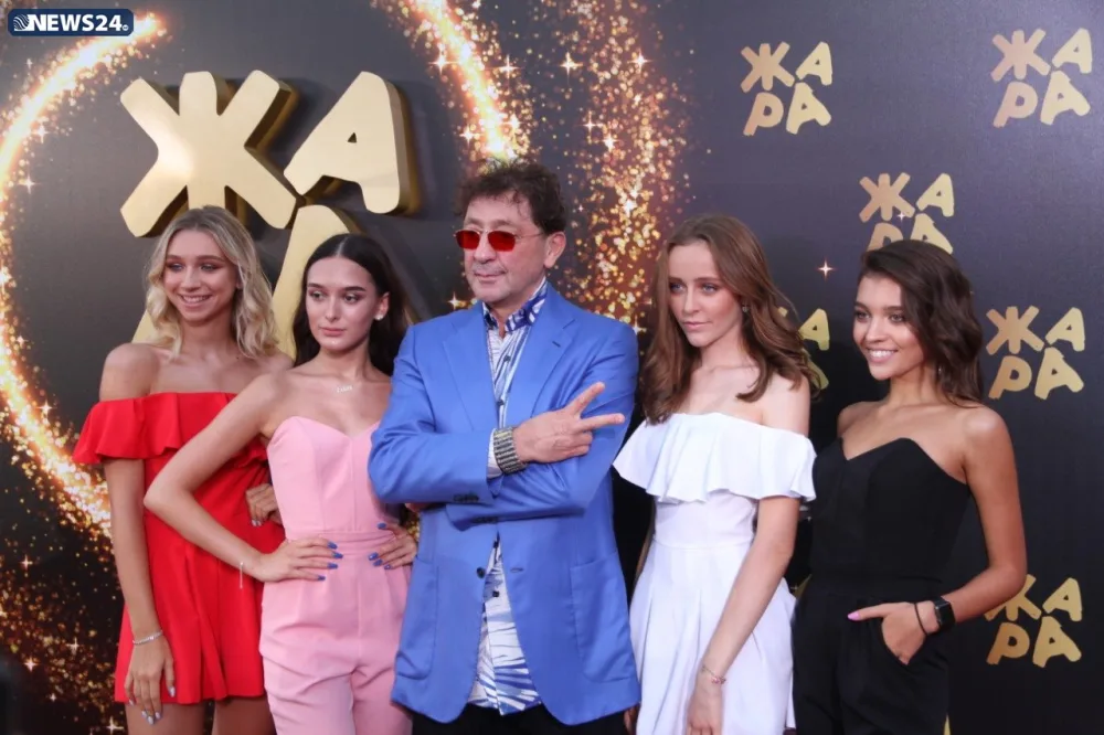 "Jara" nın qırmızı xalısında dəb yarışı - İkinci gün nə ilə yadda qaldı -FOTOLAR