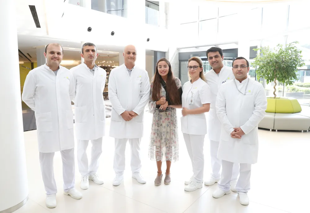 Leyla Əliyeva hospitalda uşaqlarla görüşüb - Fotolar