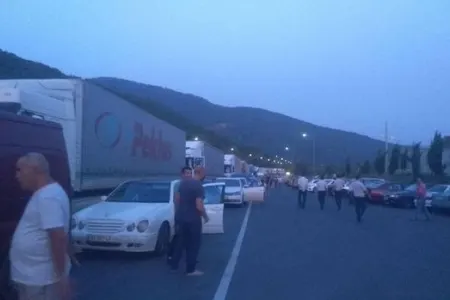 Mazımçay gömrük postunda giriş-çıxışlar bağlandı - Rəsmi açıqlama