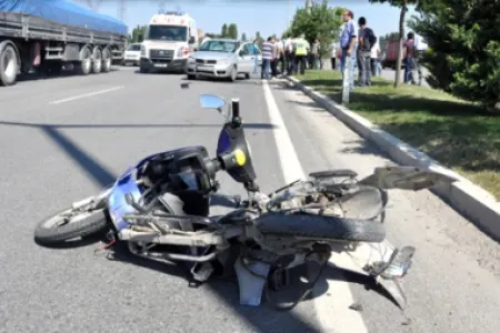 Yevlaxda motorlu velosiped aşdı