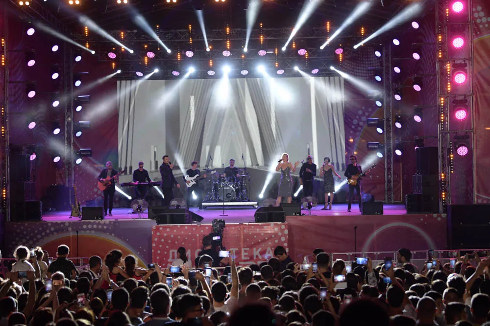 Heydər Əliyev Mərkəzinin parkında “MUZ-TV diskoteka” - FOTOLAR