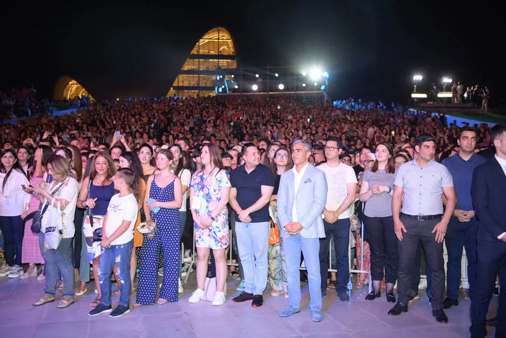 Heydər Əliyev Mərkəzinin parkında “MUZ-TV diskoteka” - FOTOLAR