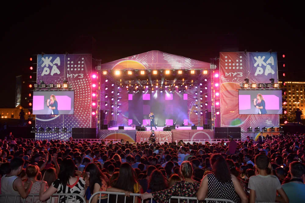 Heydər Əliyev Mərkəzinin parkında “MUZ-TV diskoteka” - FOTOLAR