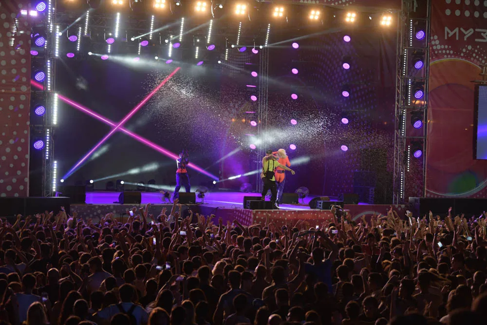 Heydər Əliyev Mərkəzinin parkında “MUZ-TV diskoteka” - FOTOLAR