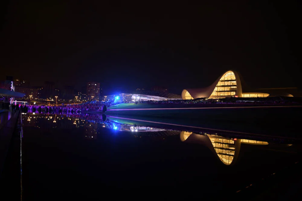 Heydər Əliyev Mərkəzinin parkında “MUZ-TV diskoteka” - FOTOLAR