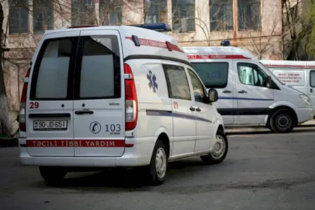 Başı telefona qarışdı, qadını vurub üstündən keçdi - VİDEO