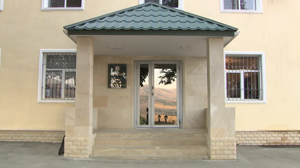 Əmisi oğlunun avtomobilini oğurladı, qəza törətdi