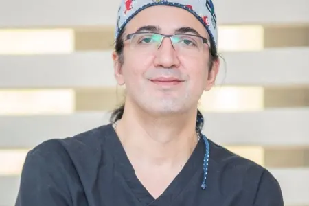 Sirus Qoçqani əməliyyat zamanı ölən xəstənin ailəsinə - PUL TƏKLİF ETDİ – FOTO