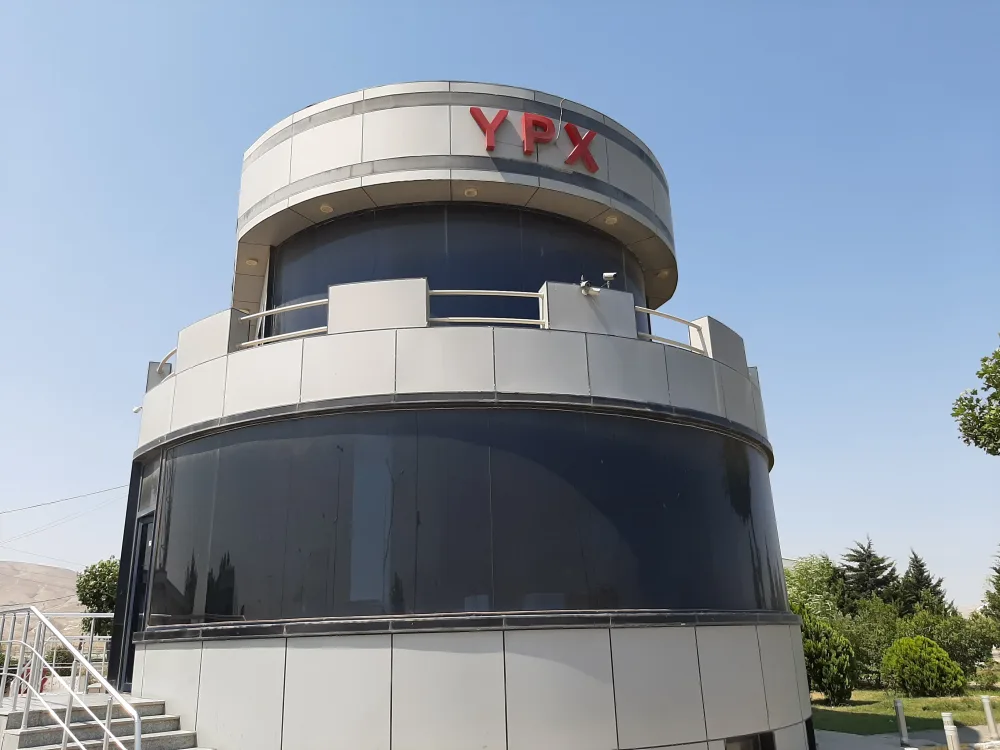 Avtomobil yandı, tüstüdən boğulan turistlər - son anda XİLAS EDİLDİ