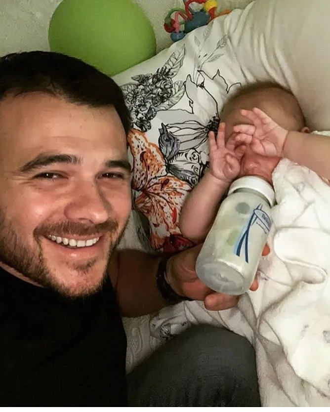 Eminin övladları ilə ən son - FOTOLARI