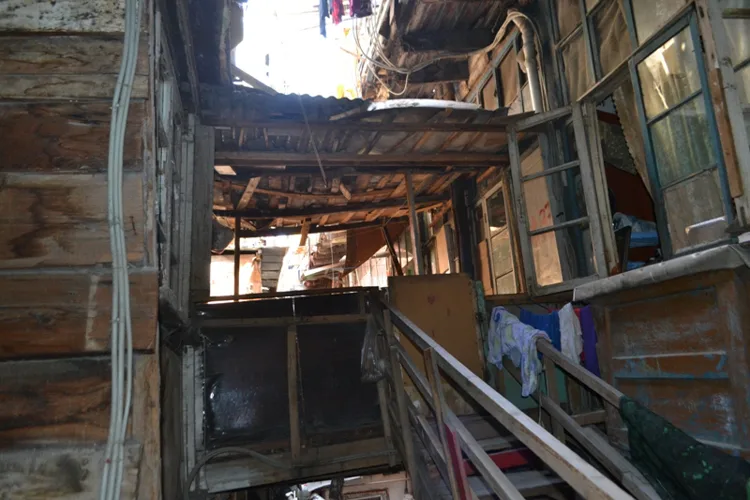Bakıda qəzalı vəziyyətdə olan 17 binanın sakinləri köçürülür - FOTOLAR