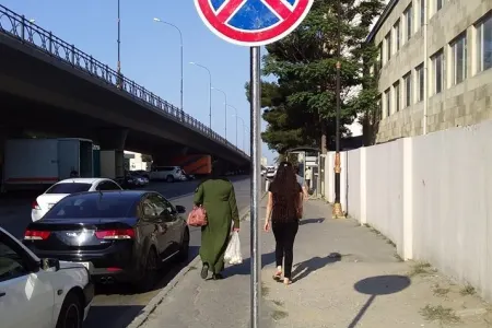 Sürücülərin diqqətinə: Bakıda bu ərazidə dayanma-durma qadağan edildi - – FOTO