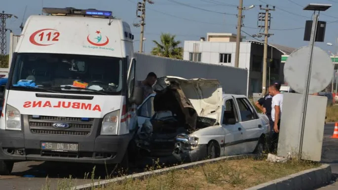Minik avtomobili təcili tibbi yardım maşınına çırpıldı: 7 nəfər yaralandı