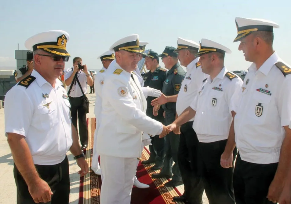 Qazaxıstanın hərbi gəmisi Bakıya gəlib - FOTO - VİDEO