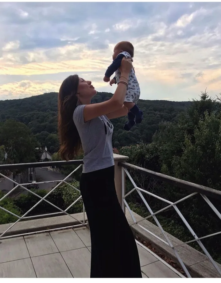 Safura doğuş sonrası çəkilərini qısa zamanda atdı - -FOTOLAR
