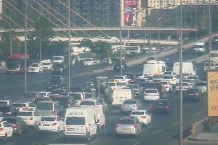 Bakıda yol qəzası tıxaca səbəb oldu - FOTO