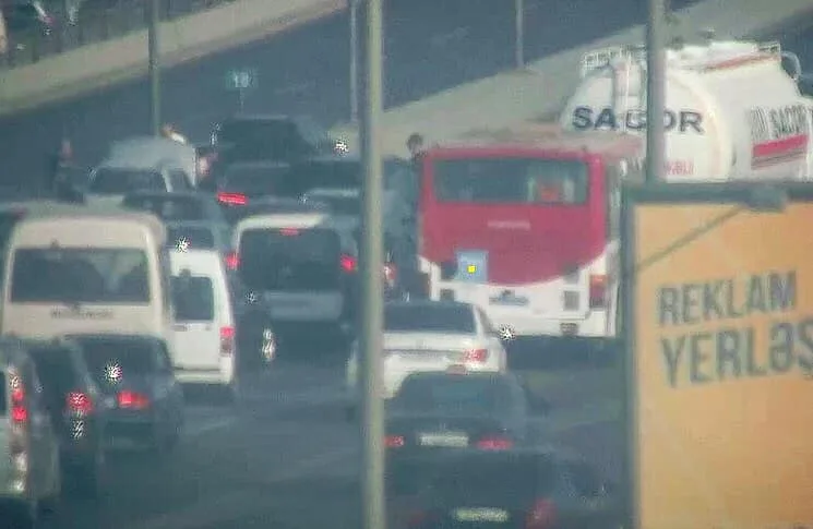 Bakıda yol qəzası tıxaca səbəb oldu - FOTO