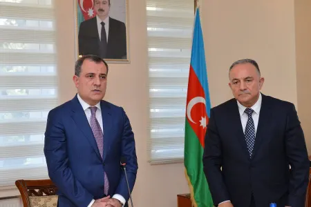 Nazir Vilayət Vəliyevi ATU-nun kollektivinə təqdim etdi - FOTO